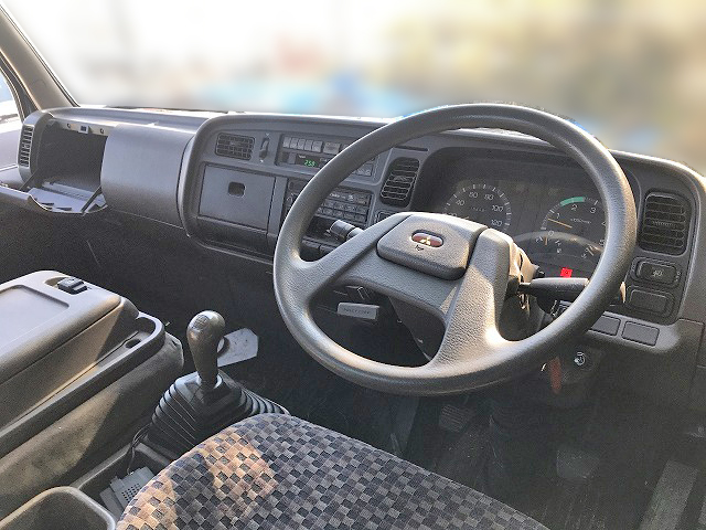 三菱ふそうキャンター平ボディ小型（2t・3t）[写真17]