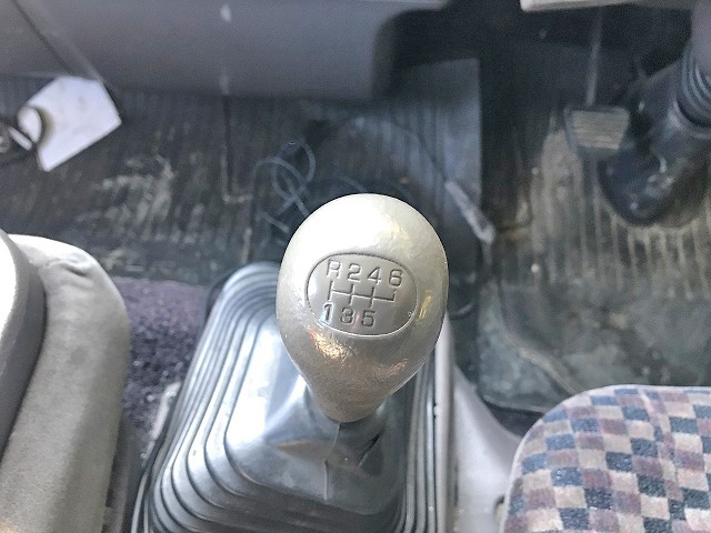 三菱ふそうキャンター平ボディ小型（2t・3t）[写真19]