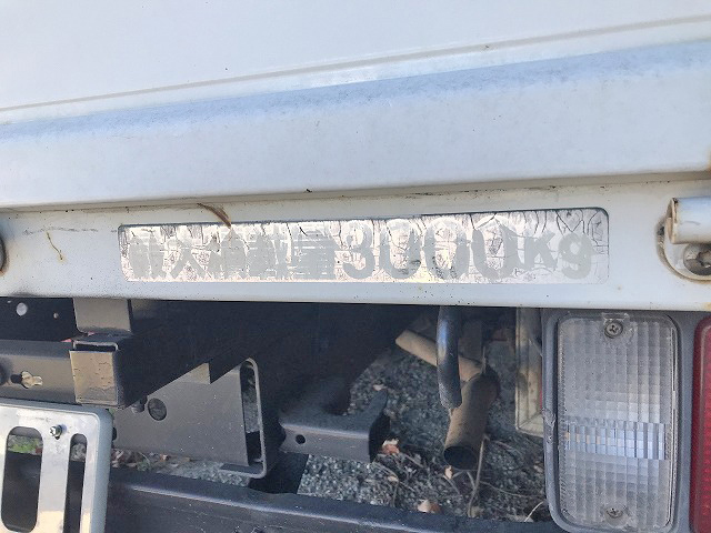 三菱ふそうキャンター平ボディ小型（2t・3t）[写真08]