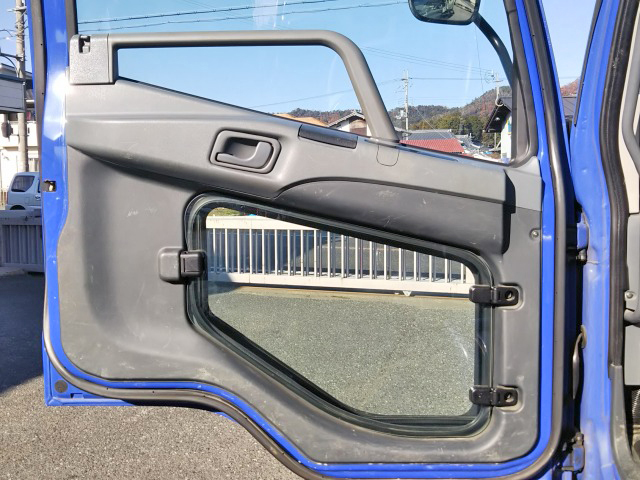 三菱ふそうファイタークレーン3段中型（4t）[写真31]