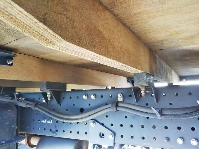 いすゞエルフ平ボディ小型（2t・3t）[写真21]