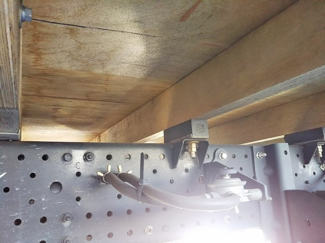 いすゞエルフ平ボディ小型（2t・3t）[写真22]