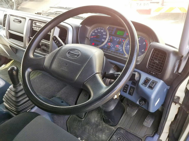 日野レンジャーアルミウイング中型（4t）[写真34]