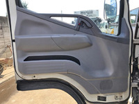 三菱ふそうキャンター平ボディ小型（2t・3t）[写真32]