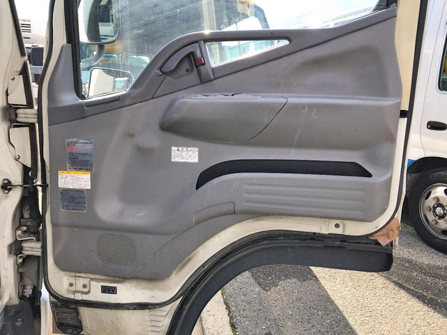 三菱ふそうキャンター平ボディ小型（2t・3t）[写真33]
