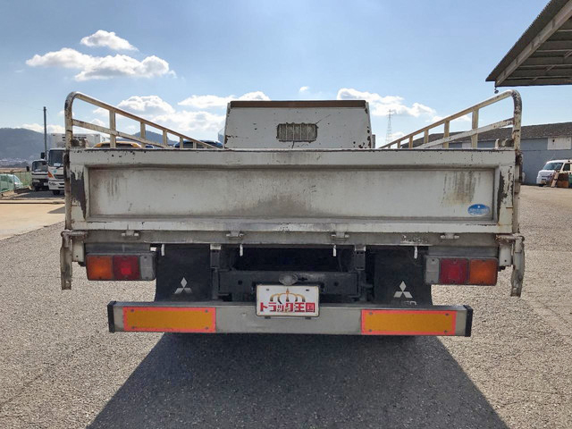 三菱ふそうキャンター平ボディ小型（2t・3t）[写真08]