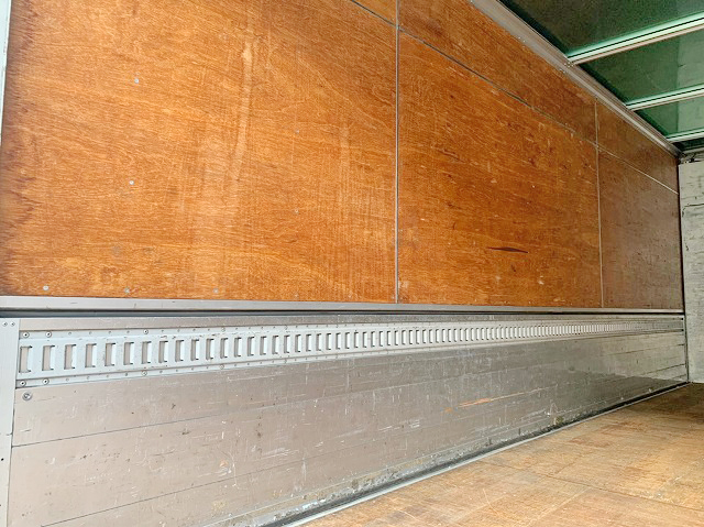 三菱ふそうファイターアルミウイング中型（4t）[写真16]