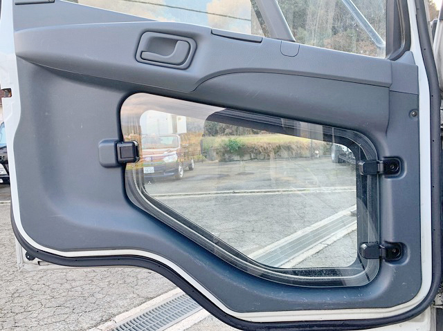 三菱ふそうファイターアルミウイング中型（4t）[写真27]