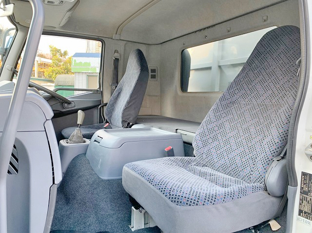 三菱ふそうファイターアルミウイング中型（4t）[写真29]