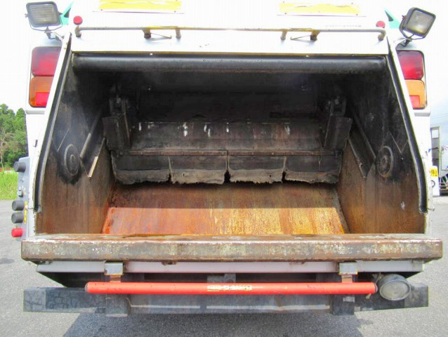 日野レンジャーパッカー車（塵芥車）中型（4t）[写真11]