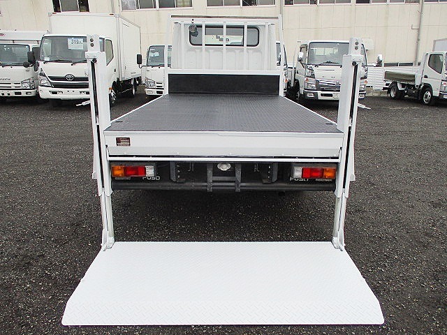 三菱ふそうキャンターダブルキャブ（Wキャブ）小型（2t・3t）[写真11]