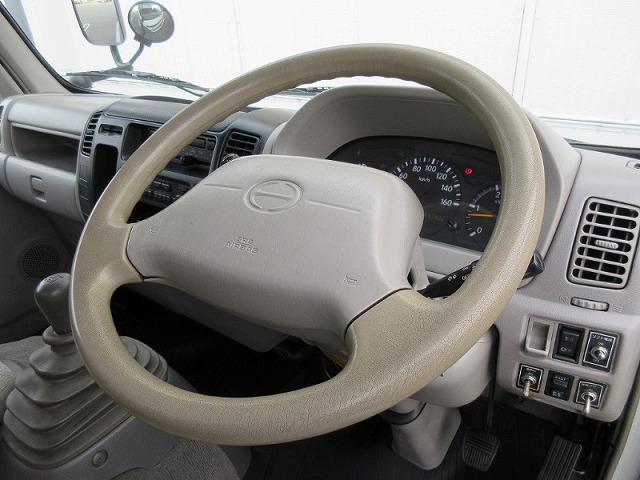 日野デュトロアルミバン小型（2t・3t）[写真22]