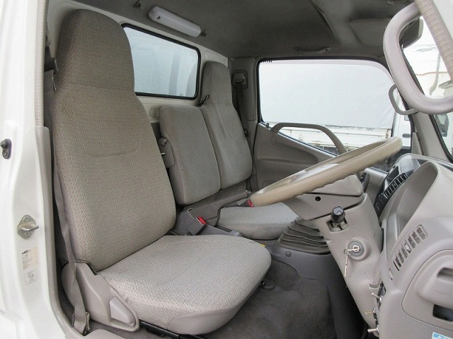 日野デュトロアルミバン小型（2t・3t）[写真23]