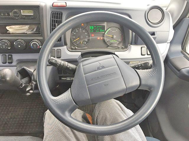 三菱ふそうキャンターアルミバン小型（2t・3t）[写真17]