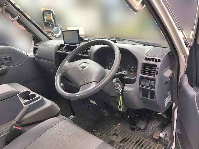 マツダボンゴ平ボディ小型（2t・3t）[写真17]