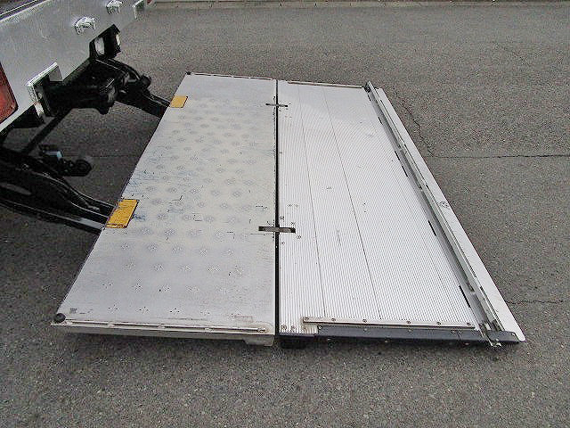 三菱ふそうファイターアルミバン中型（4t）[写真17]