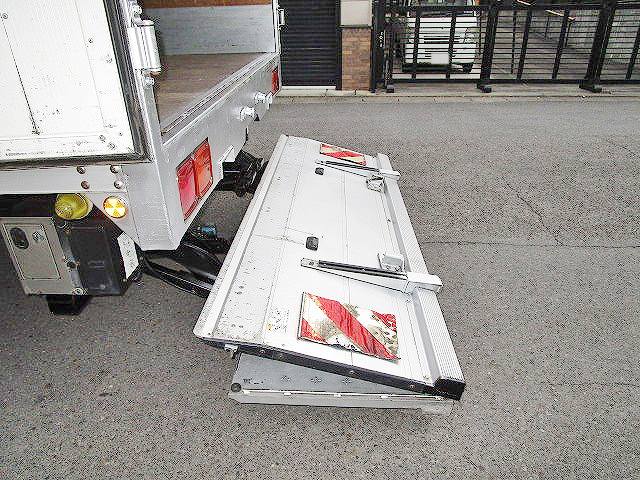 三菱ふそうファイターアルミバン中型（4t）[写真18]