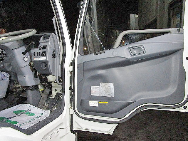 三菱ふそうファイターアルミバン中型（4t）[写真29]