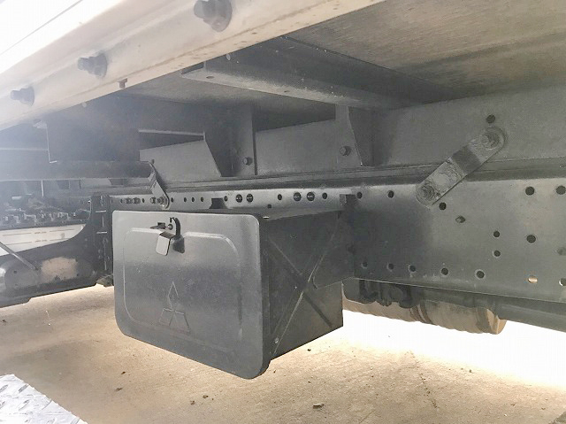 三菱ふそうキャンターアルミバン小型（2t・3t）[写真11]
