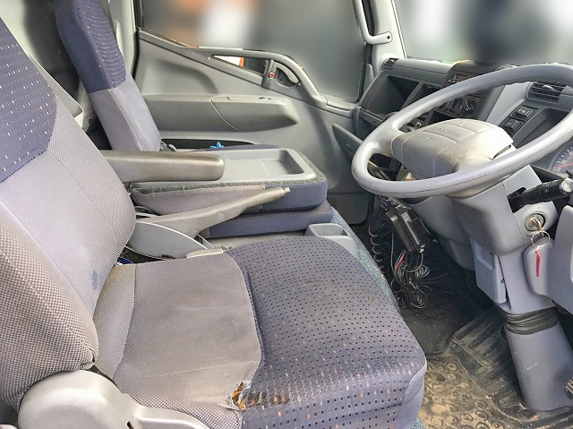 三菱ふそうキャンターアルミバン小型（2t・3t）[写真13]