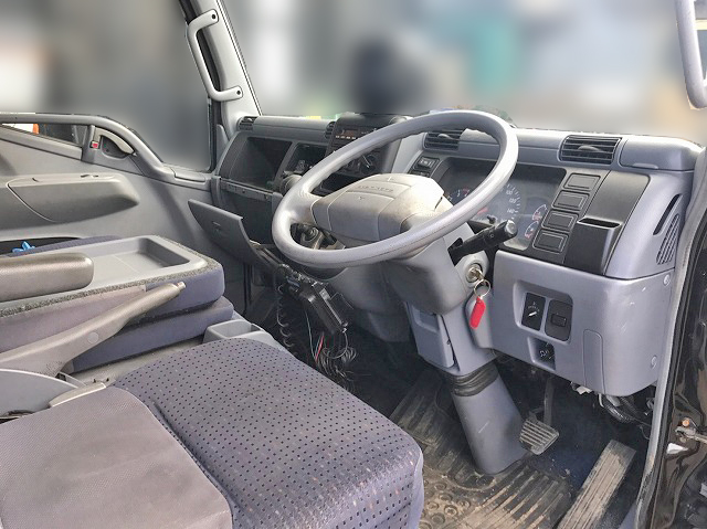 三菱ふそうキャンターアルミバン小型（2t・3t）[写真15]