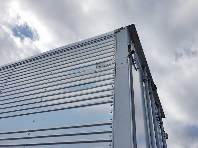 三菱ふそうキャンターアルミバン小型（2t・3t）[写真02]