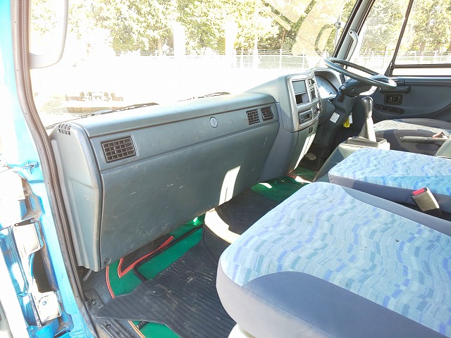 UDトラックスコンドル回送車中型（4t）[写真32]