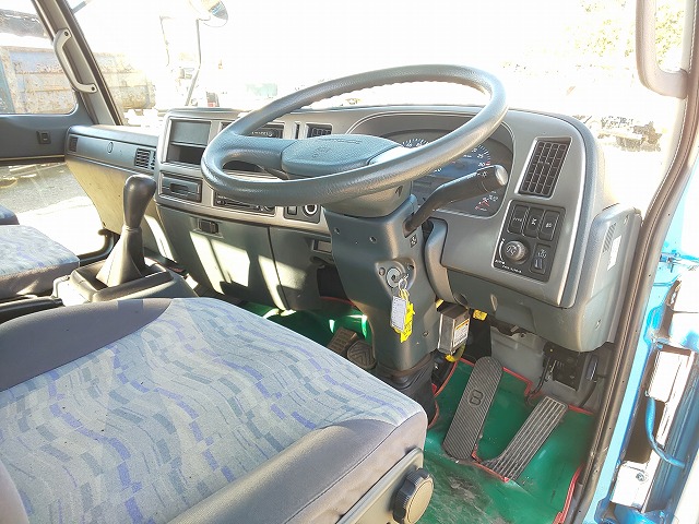 UDトラックスコンドル回送車中型（4t）[写真34]