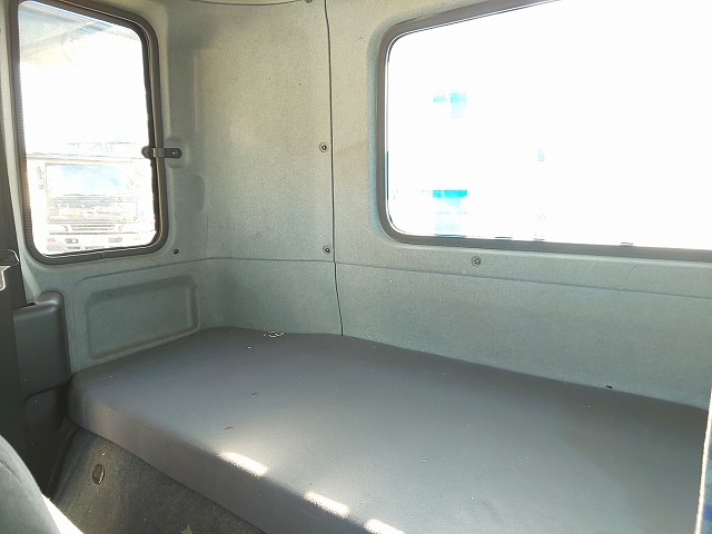 UDトラックスコンドル回送車中型（4t）[写真35]