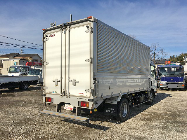 いすゞエルフアルミウイング小型（2t・3t）[写真02]