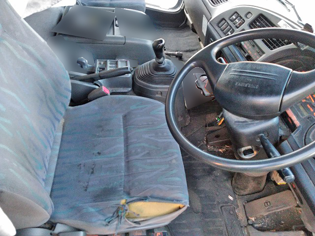 いすゞフォワード幌車中型（4t）[写真28]