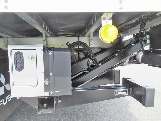 三菱ふそうキャンターアルミバン小型（2t・3t）[写真24]