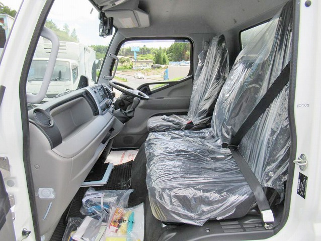 三菱ふそうキャンターアルミバン小型（2t・3t）[写真30]