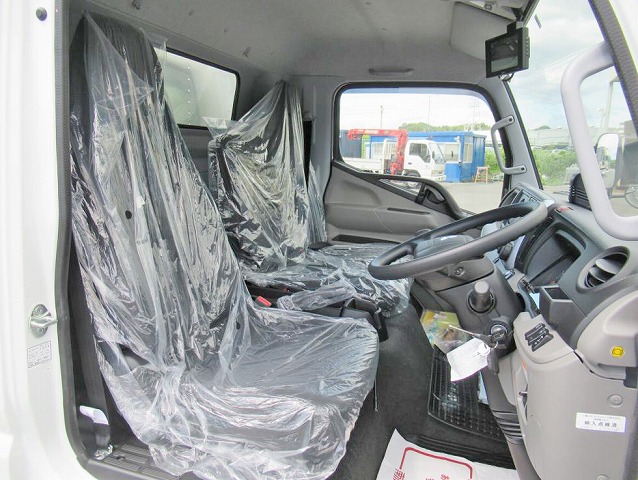 三菱ふそうキャンターアルミバン小型（2t・3t）[写真32]