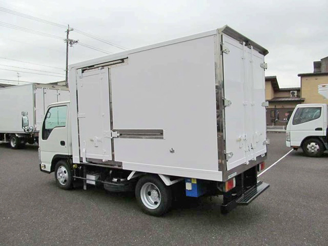 いすゞエルフ冷凍車（冷蔵車）小型（2t・3t）[写真02]
