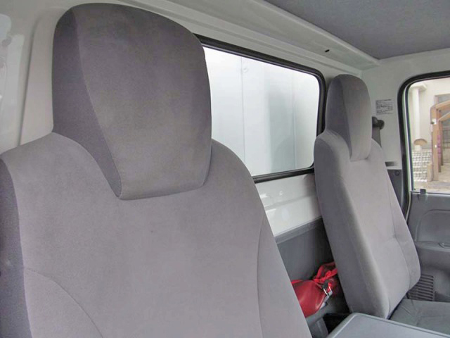 いすゞエルフ冷凍車（冷蔵車）小型（2t・3t）[写真07]