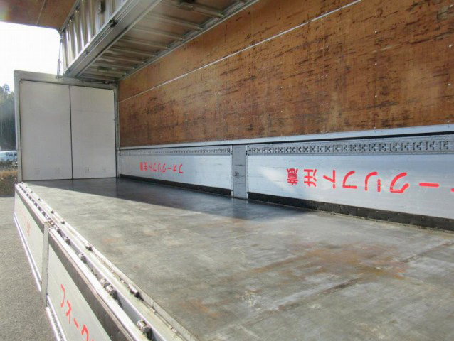 UDトラックスクオンアルミウイング大型（10t）[写真12]