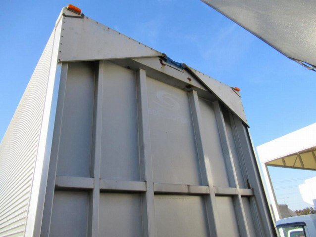 UDトラックスクオンアルミウイング大型（10t）[写真28]