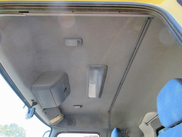 UDトラックスクオンアルミウイング大型（10t）[写真36]