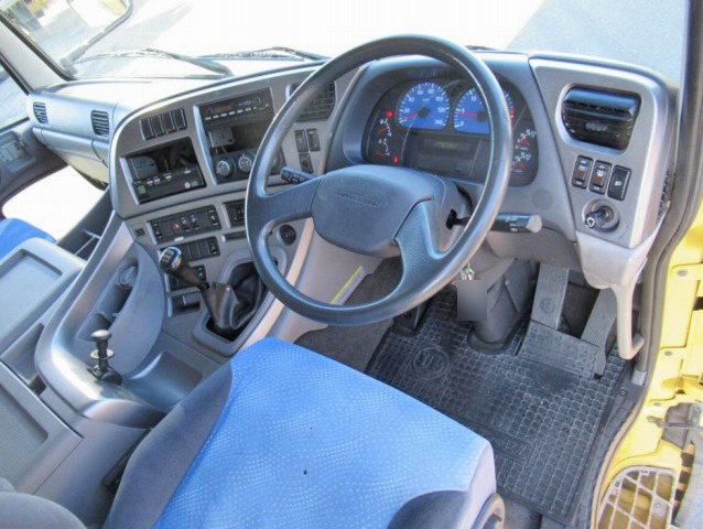 UDトラックスクオンアルミウイング大型（10t）[写真37]