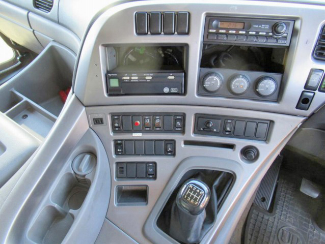 UDトラックスクオンアルミウイング大型（10t）[写真38]