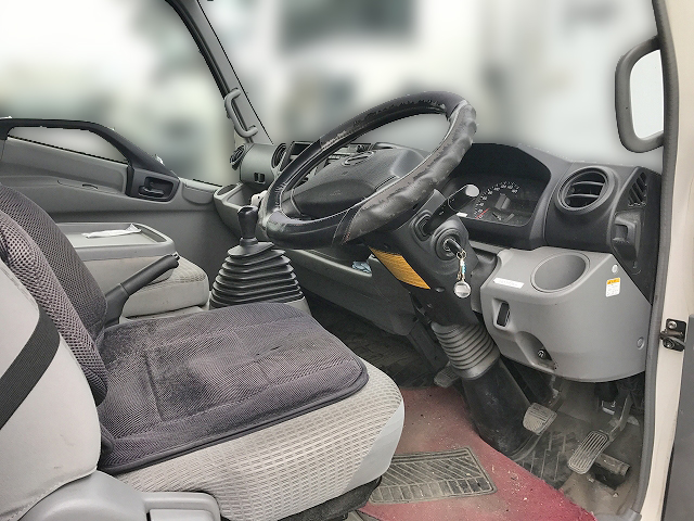 日野デュトロアルミバン小型（2t・3t）[写真20]