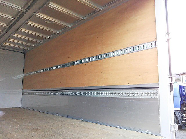 いすゞフォワードアルミウイング増トン（6t・8t）[写真14]