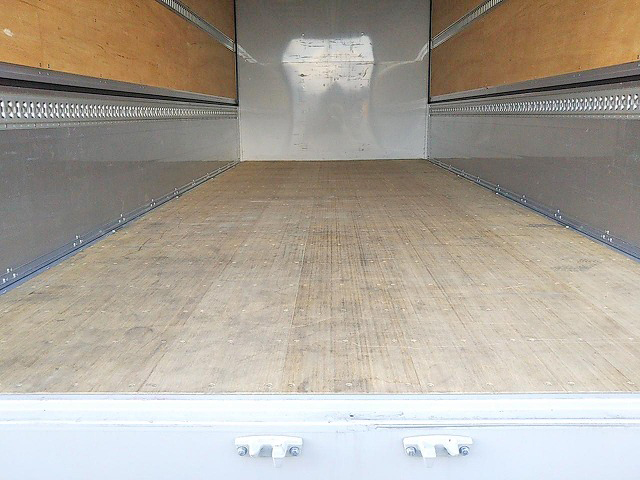 いすゞフォワードアルミウイング増トン（6t・8t）[写真16]