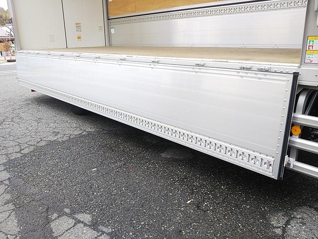 いすゞフォワードアルミウイング増トン（6t・8t）[写真18]