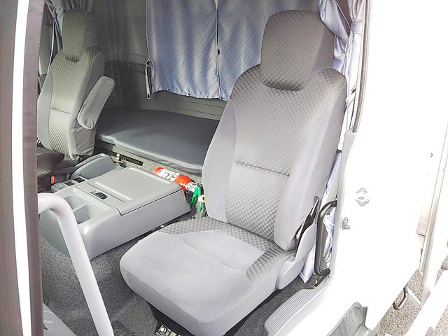 いすゞフォワードアルミウイング増トン（6t・8t）[写真32]