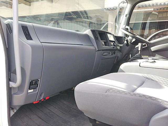 いすゞフォワードアルミウイング増トン（6t・8t）[写真33]