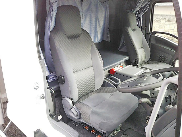 いすゞフォワードアルミウイング増トン（6t・8t）[写真34]