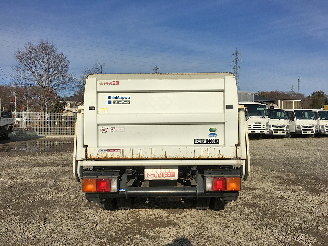 三菱ふそうキャンター平ボディ小型（2t・3t）[写真11]