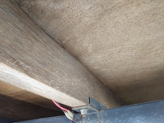 三菱ふそうキャンター平ボディ小型（2t・3t）[写真18]